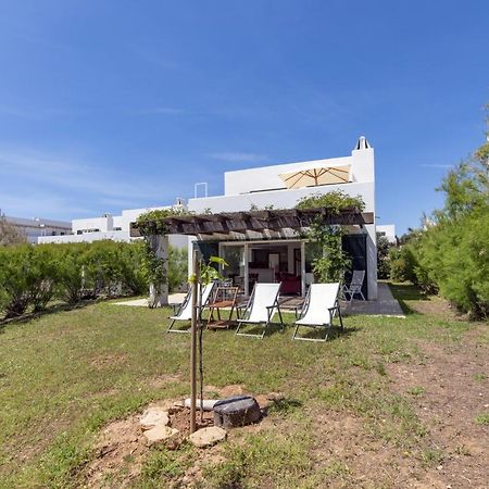 Biniancolla Iris Villa Exterior photo